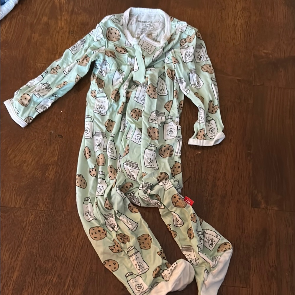 Magnetic me cookie Print Footies One Piece